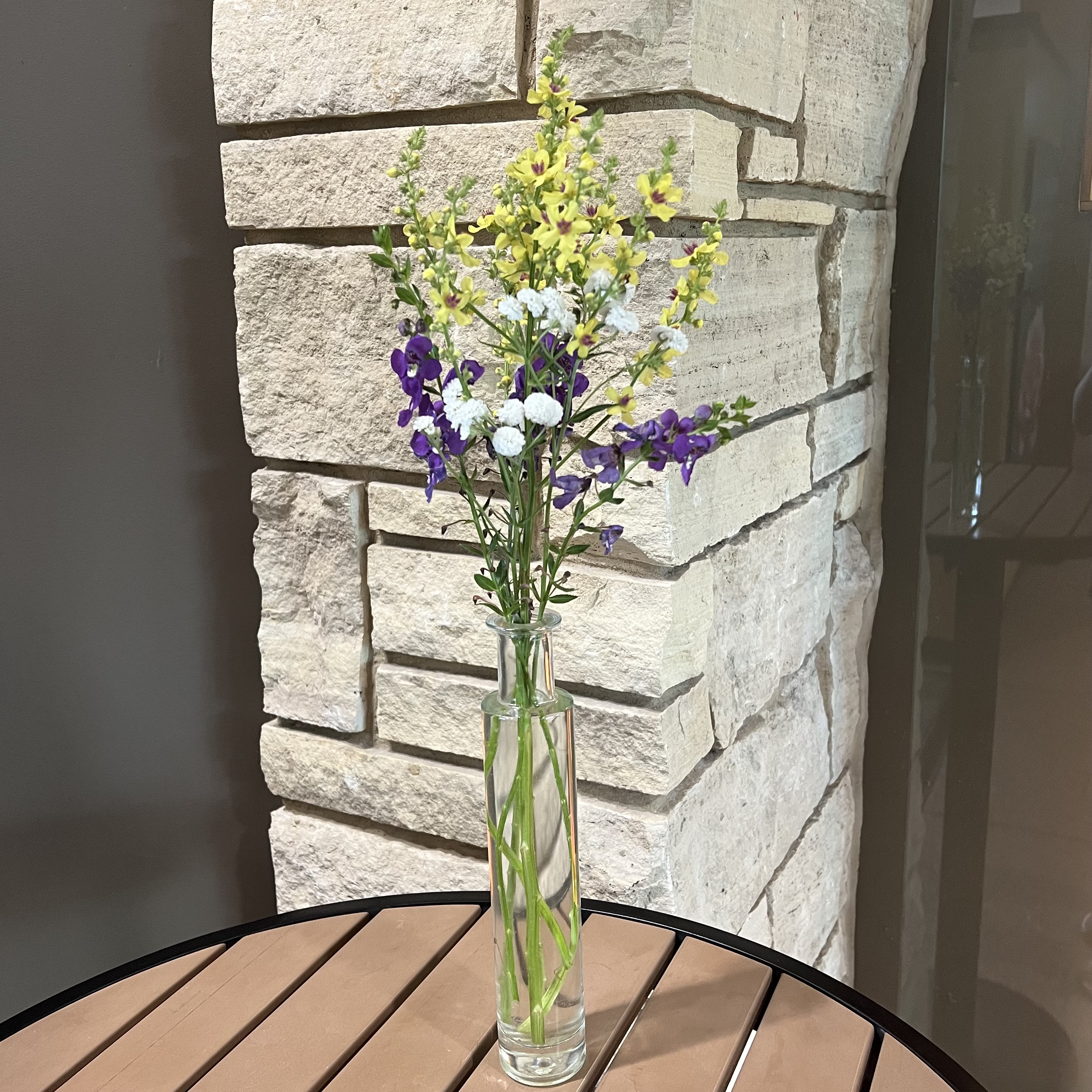 A bouquet of tall, straight flowers